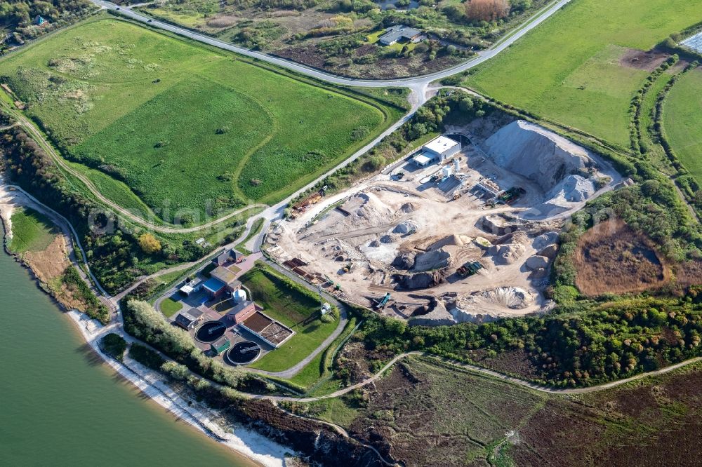 Wenningstedt-Braderup (Sylt) from above - Company grounds and facilities of Jacobsen Strassen- and Tiefbau GmbH in Wenningstedt-Braderup (Sylt) at the island Sylt in the state Schleswig-Holstein, Germany