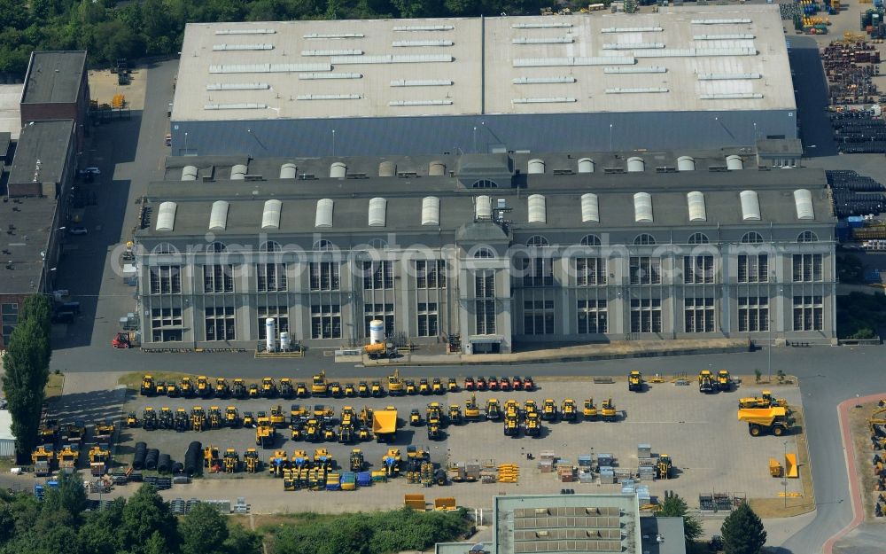 Aerial image Hannover - Company compound of Komatsu Hanomag GmbH in the Linden-South part of Hannover in the state of Lower Saxony. The construction vehicle production company includes a large work and production facility on Hanomagstrasse in the industrial area of the borough. The vehicles are distinctly coloured in yellow