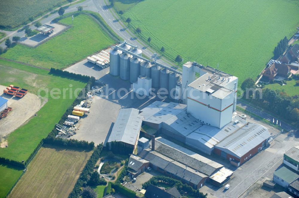 Bawinkel from the bird's eye view: Blick auf das Firmengelände des Landhandels und Kraftfutterwerk der Tihen GmbH & Co KG in Bawinkel / Niedersachsen. Die Marke TIBA Kraftfutter ist in der deutschen und europäischen Tierzucht und Landwirtschaft weit verbreitet. Premises of Tihen GmbH & Co KG in Bawinkel / Lower Saxony. The brand TIBA feed is in the German and European animal breeding and farming is widespread.