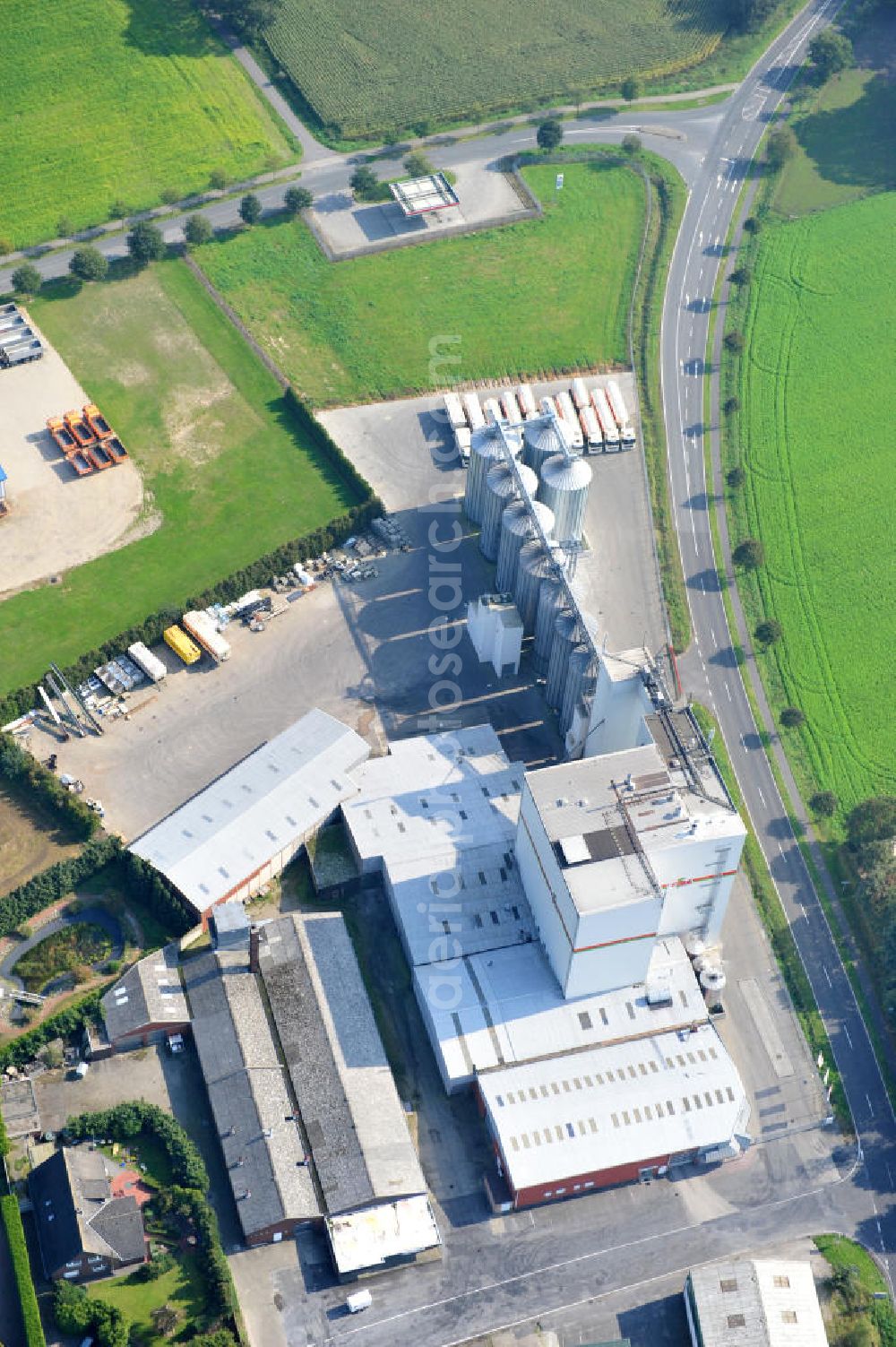 Aerial photograph Bawinkel - Blick auf das Firmengelände des Landhandels und Kraftfutterwerk der Tihen GmbH & Co KG in Bawinkel / Niedersachsen. Die Marke TIBA Kraftfutter ist in der deutschen und europäischen Tierzucht und Landwirtschaft weit verbreitet. Premises of Tihen GmbH & Co KG in Bawinkel / Lower Saxony. The brand TIBA feed is in the German and European animal breeding and farming is widespread.