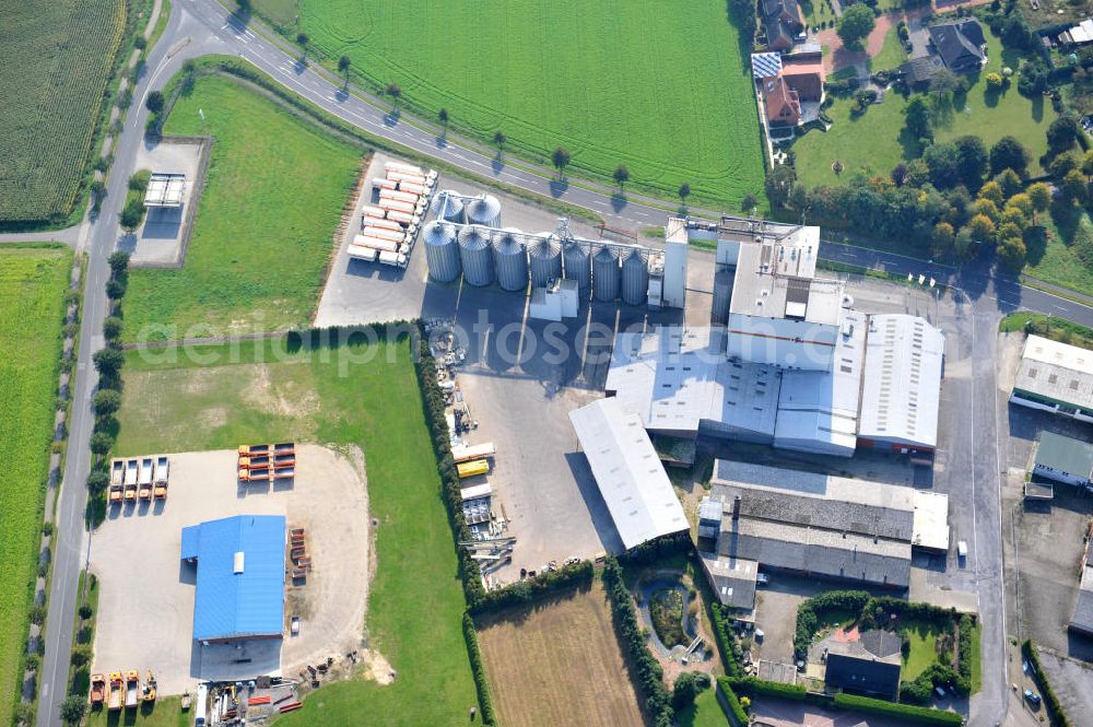 Bawinkel from the bird's eye view: Blick auf das Firmengelände des Landhandels und Kraftfutterwerk der Tihen GmbH & Co KG in Bawinkel / Niedersachsen. Die Marke TIBA Kraftfutter ist in der deutschen und europäischen Tierzucht und Landwirtschaft weit verbreitet. Premises of Tihen GmbH & Co KG in Bawinkel / Lower Saxony. The brand TIBA feed is in the German and European animal breeding and farming is widespread.