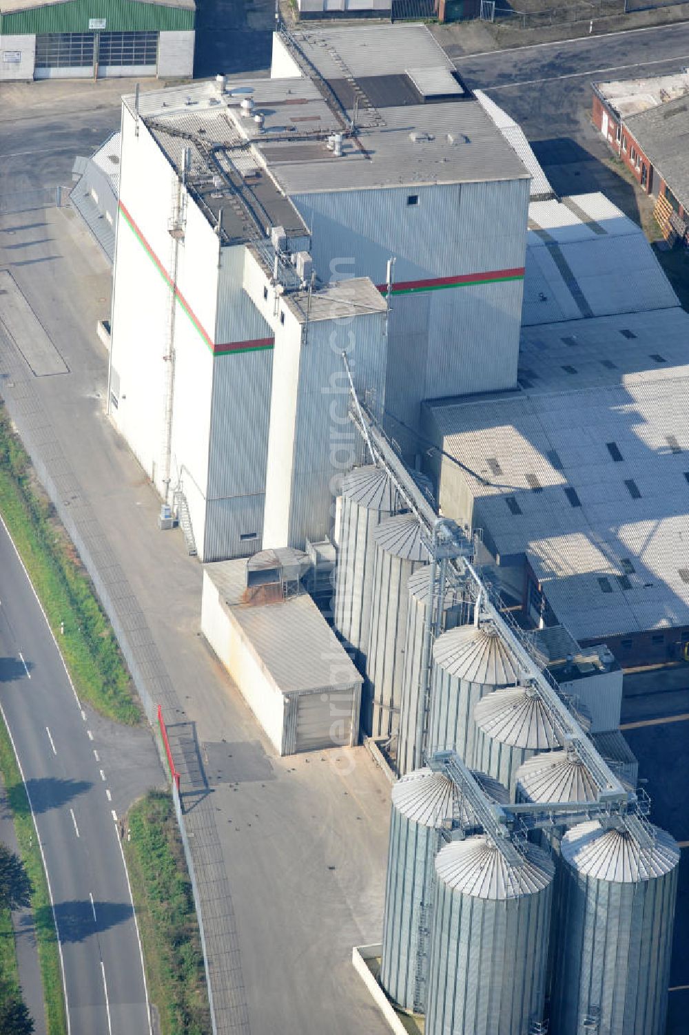 Aerial photograph Bawinkel - Blick auf das Firmengelände des Landhandels und Kraftfutterwerk der Tihen GmbH & Co KG in Bawinkel / Niedersachsen. Die Marke TIBA Kraftfutter ist in der deutschen und europäischen Tierzucht und Landwirtschaft weit verbreitet. Premises of Tihen GmbH & Co KG in Bawinkel / Lower Saxony. The brand TIBA feed is in the German and European animal breeding and farming is widespread.