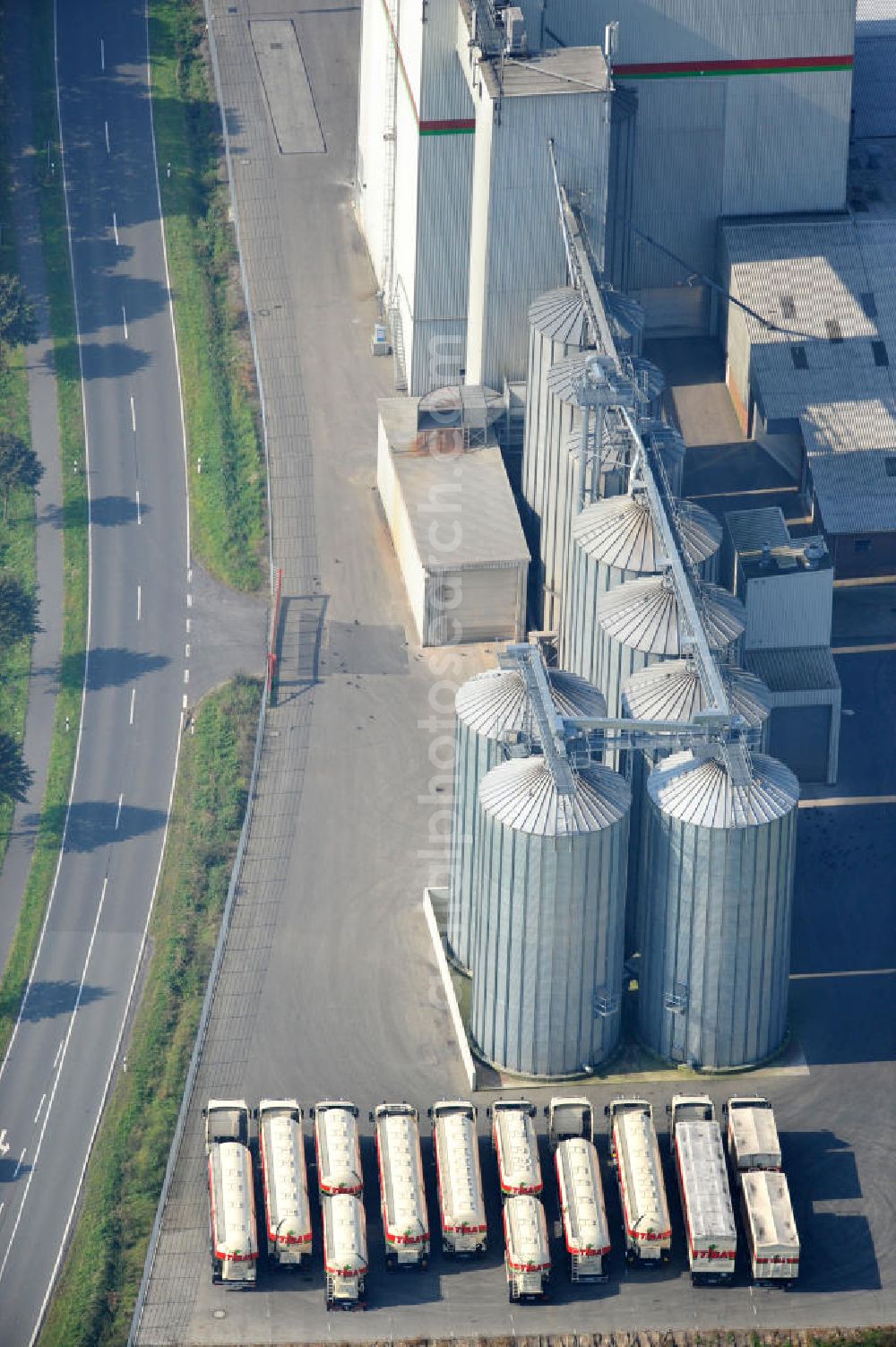 Bawinkel from above - Blick auf das Firmengelände des Landhandels und Kraftfutterwerk der Tihen GmbH & Co KG in Bawinkel / Niedersachsen. Die Marke TIBA Kraftfutter ist in der deutschen und europäischen Tierzucht und Landwirtschaft weit verbreitet. Premises of Tihen GmbH & Co KG in Bawinkel / Lower Saxony. The brand TIBA feed is in the German and European animal breeding and farming is widespread.