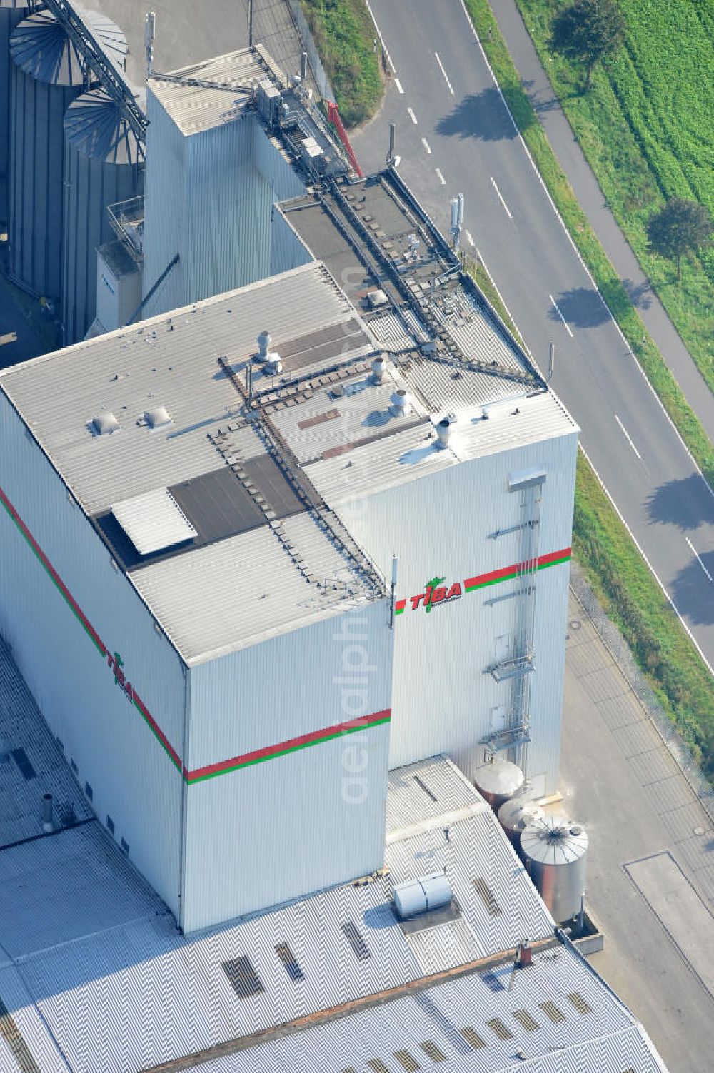 Bawinkel from above - Blick auf das Firmengelände des Landhandels und Kraftfutterwerk der Tihen GmbH & Co KG in Bawinkel / Niedersachsen. Die Marke TIBA Kraftfutter ist in der deutschen und europäischen Tierzucht und Landwirtschaft weit verbreitet. Premises of Tihen GmbH & Co KG in Bawinkel / Lower Saxony. The brand TIBA feed is in the German and European animal breeding and farming is widespread.