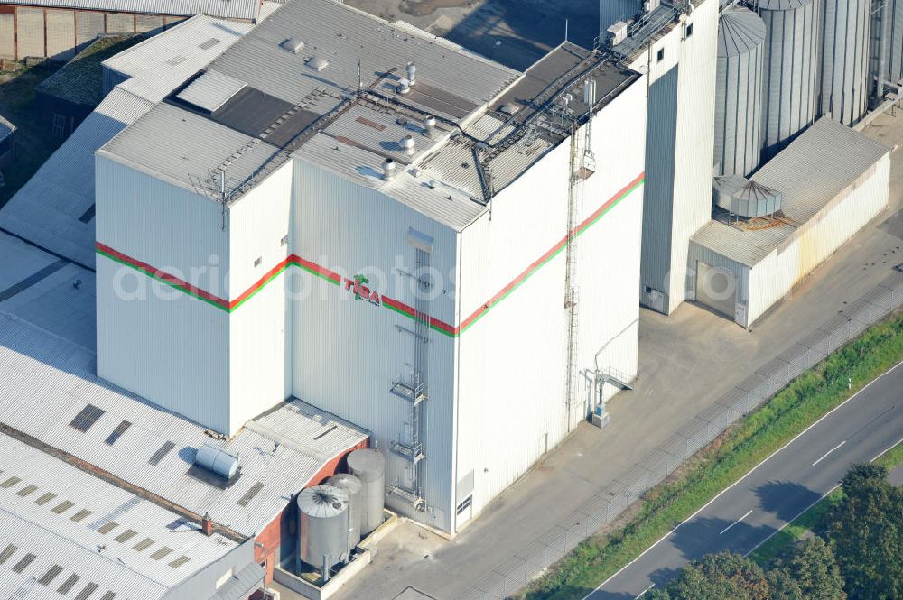 Bawinkel from above - Blick auf das Firmengelände des Landhandels und Kraftfutterwerk der Tihen GmbH & Co KG in Bawinkel / Niedersachsen. Die Marke TIBA Kraftfutter ist in der deutschen und europäischen Tierzucht und Landwirtschaft weit verbreitet. Premises of Tihen GmbH & Co KG in Bawinkel / Lower Saxony. The brand TIBA feed is in the German and European animal breeding and farming is widespread.