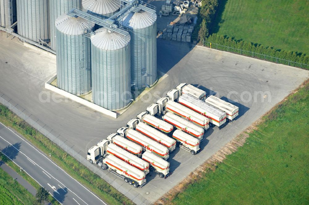 Aerial photograph Bawinkel - Blick auf das Firmengelände des Landhandels und Kraftfutterwerk der Tihen GmbH & Co KG in Bawinkel / Niedersachsen. Die Marke TIBA Kraftfutter ist in der deutschen und europäischen Tierzucht und Landwirtschaft weit verbreitet. Premises of Tihen GmbH & Co KG in Bawinkel / Lower Saxony. The brand TIBA feed is in the German and European animal breeding and farming is widespread.