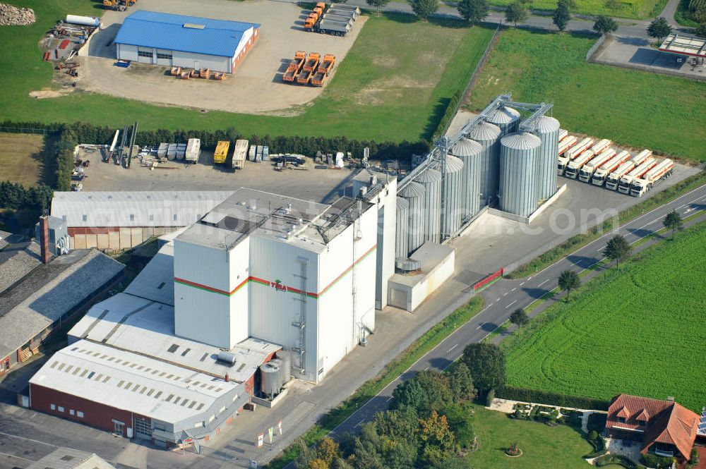 Bawinkel from above - Blick auf das Firmengelände des Landhandels und Kraftfutterwerk der Tihen GmbH & Co KG in Bawinkel / Niedersachsen. Die Marke TIBA Kraftfutter ist in der deutschen und europäischen Tierzucht und Landwirtschaft weit verbreitet. Premises of Tihen GmbH & Co KG in Bawinkel / Lower Saxony. The brand TIBA feed is in the German and European animal breeding and farming is widespread.