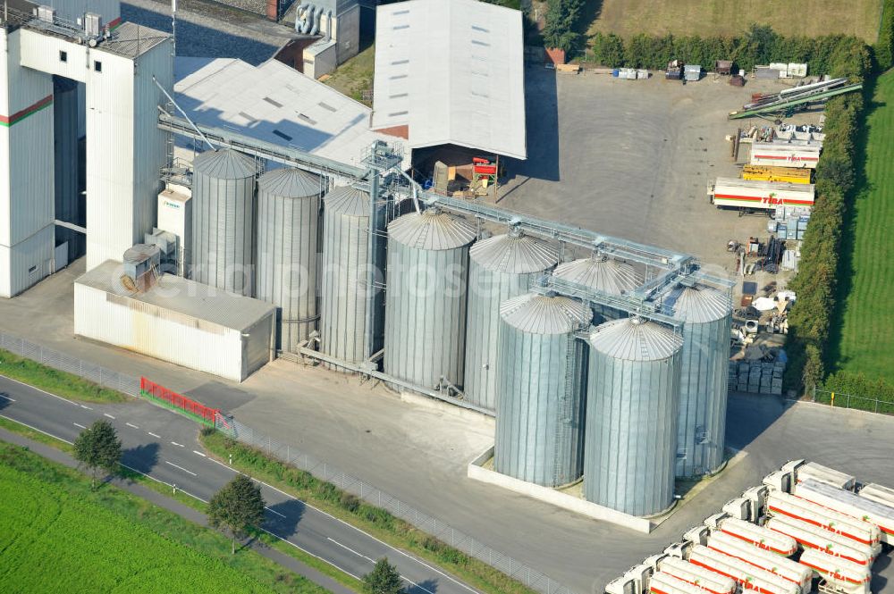 Bawinkel from the bird's eye view: Blick auf das Firmengelände des Landhandels und Kraftfutterwerk der Tihen GmbH & Co KG in Bawinkel / Niedersachsen. Die Marke TIBA Kraftfutter ist in der deutschen und europäischen Tierzucht und Landwirtschaft weit verbreitet. Premises of Tihen GmbH & Co KG in Bawinkel / Lower Saxony. The brand TIBA feed is in the German and European animal breeding and farming is widespread.