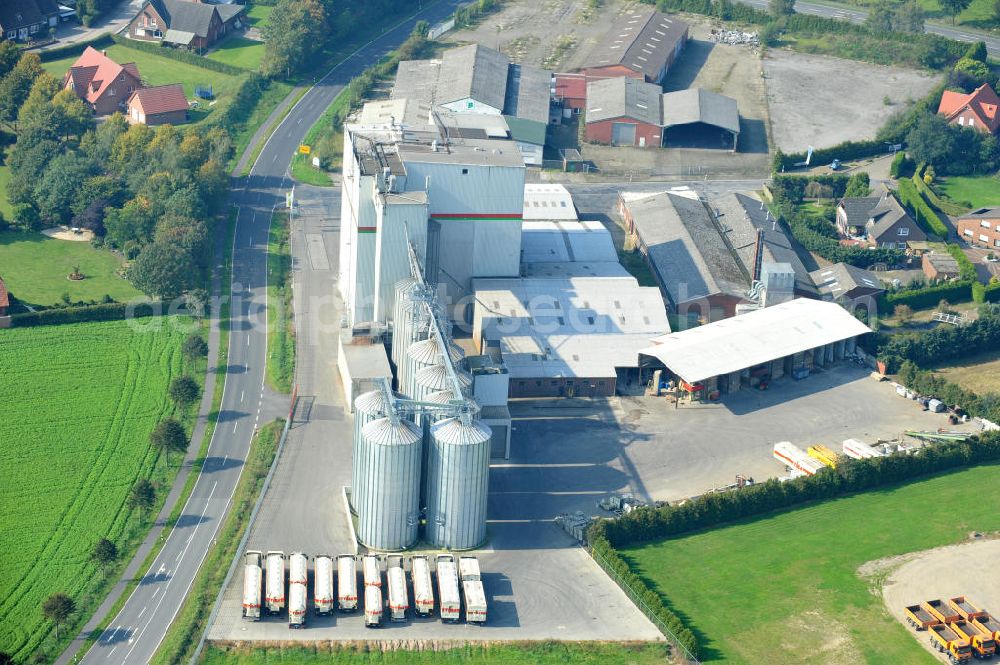 Bawinkel from the bird's eye view: Blick auf das Firmengelände des Landhandels und Kraftfutterwerk der Tihen GmbH & Co KG in Bawinkel / Niedersachsen. Die Marke TIBA Kraftfutter ist in der deutschen und europäischen Tierzucht und Landwirtschaft weit verbreitet. Premises of Tihen GmbH & Co KG in Bawinkel / Lower Saxony. The brand TIBA feed is in the German and European animal breeding and farming is widespread.