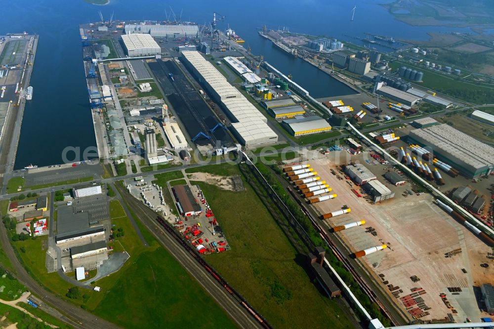 Aerial photograph Rostock - Company grounds and facilities of Liebherr-MCCtec GmbH in Rostock in the state Mecklenburg - Western Pomerania