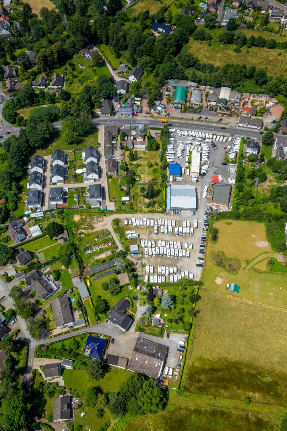 Mülheim an der Ruhr from the bird's eye view: Premises of McRent Rhein-Ruhr GmbH with corporate buildings and parking in Muelheim an der Ruhr in North Rhine-Westphalia, Germany