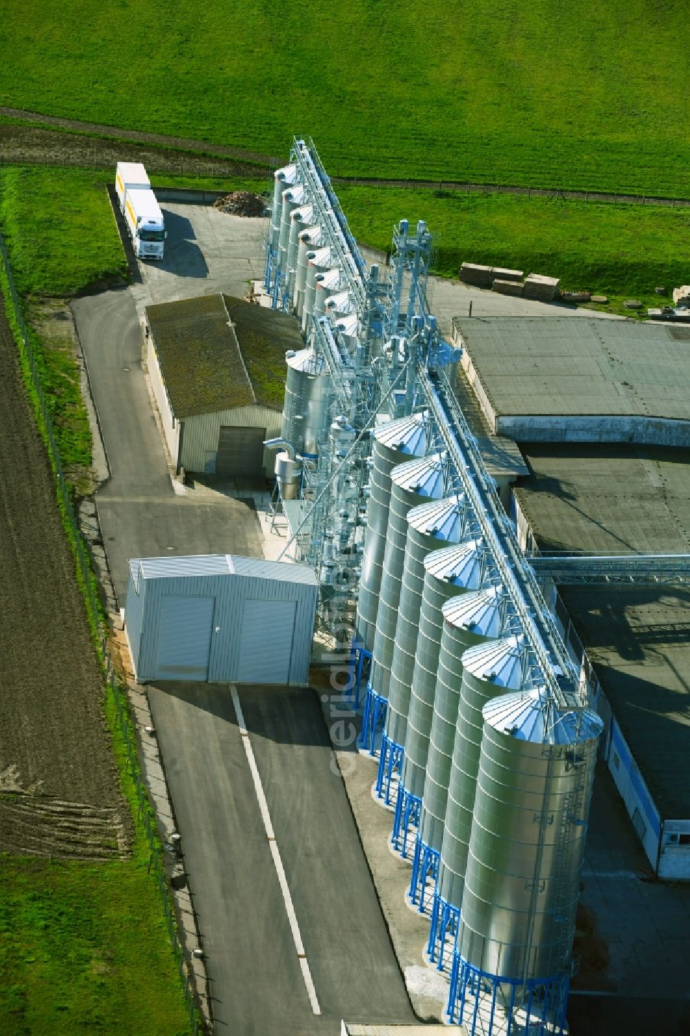 Edderitz from above - Company grounds and facilities of MFL Mischfutter and Landhandel GmbH in the district Pfaffendorf in Edderitz in the state Saxony-Anhalt, Germany