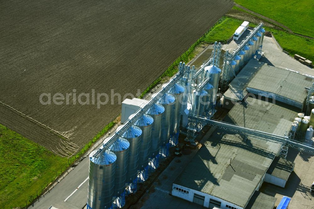 Edderitz from the bird's eye view: Company grounds and facilities of MFL Mischfutter and Landhandel GmbH in the district Pfaffendorf in Edderitz in the state Saxony-Anhalt, Germany