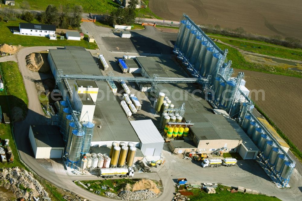 Edderitz from above - Company grounds and facilities of MFL Mischfutter and Landhandel GmbH in the district Pfaffendorf in Edderitz in the state Saxony-Anhalt, Germany