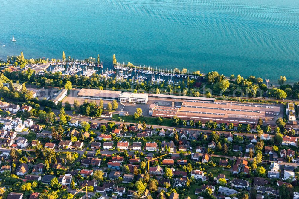 Überlingen from above - Company grounds and facilities of MTU-Friedrichshafen on Sportboot Hafen Ost in Ueberlingen at Bodensee in the state Baden-Wuerttemberg, Germany