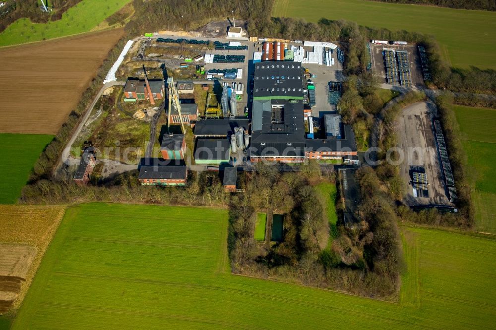 Tönisberg from the bird's eye view: Company grounds and facilities of Naue GmbH & Co. KG in Toenisberg in the state North Rhine-Westphalia