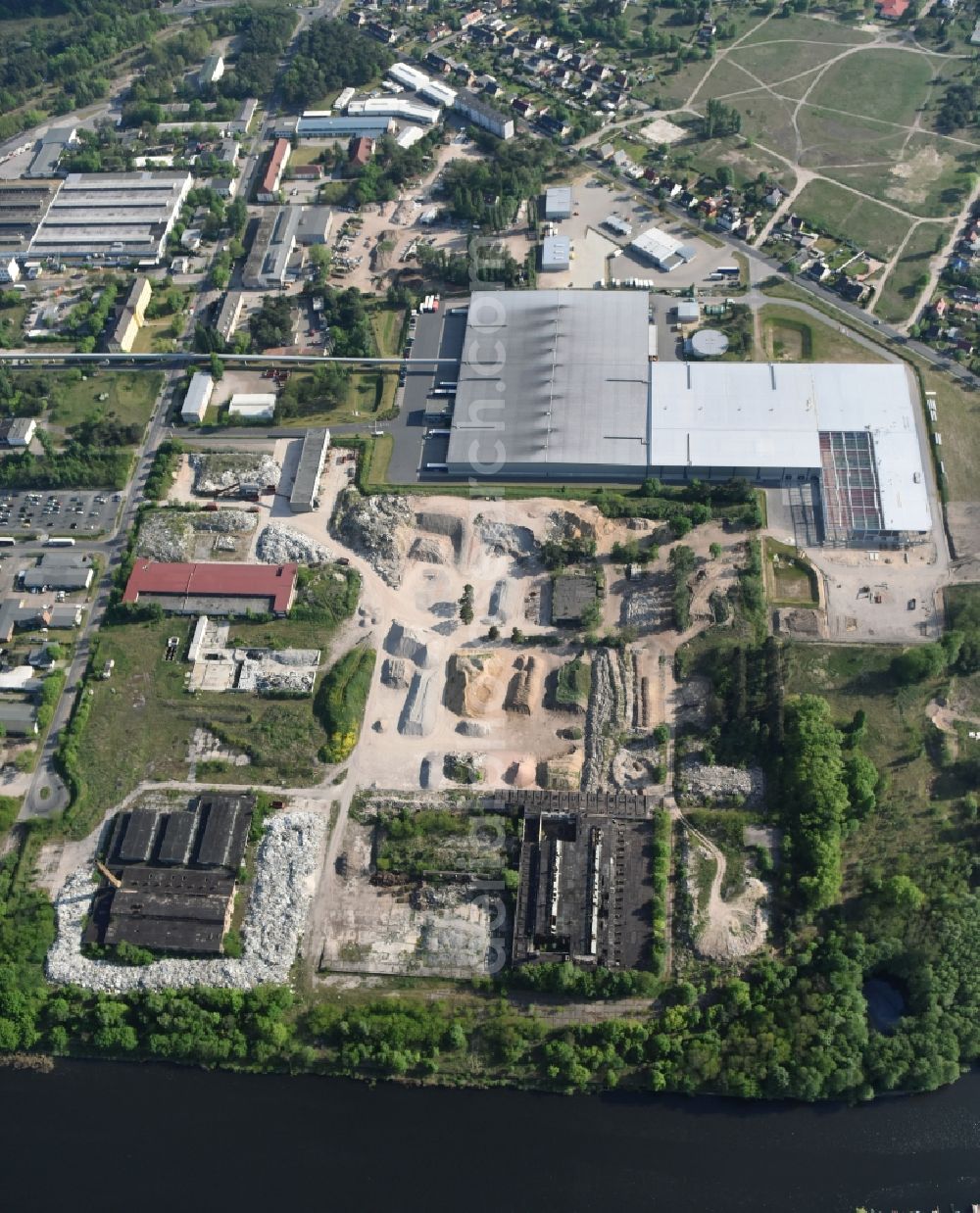 Fürstenwalde/Spree from the bird's eye view: Industrial and commercial area of R F L Reifen-Felgen-Logistik Speditions- und Lager GmbH on Traenkestrasse - Langewahler Strassein Fuerstenwalde/Spree in the state Brandenburg