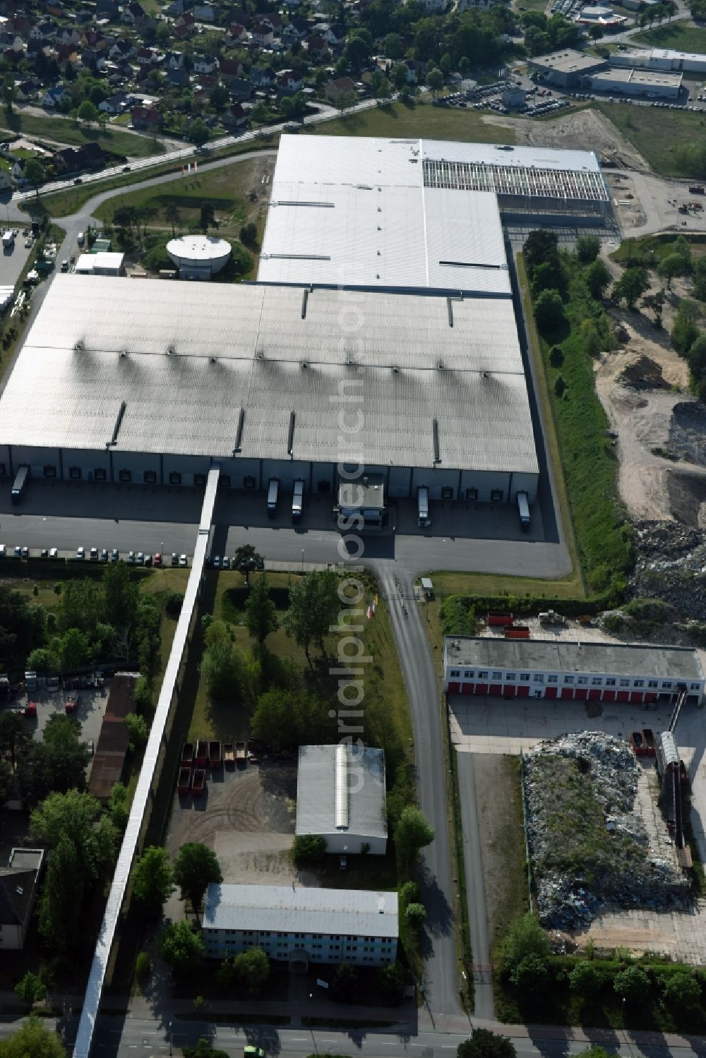 Fürstenwalde/Spree from the bird's eye view: Industrial and commercial area of R F L Reifen-Felgen-Logistik Speditions- und Lager GmbH on Traenkestrasse - Langewahler Strassein Fuerstenwalde/Spree in the state Brandenburg