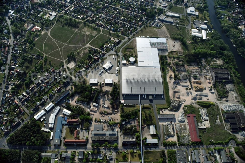 Fürstenwalde/Spree from the bird's eye view: Industrial and commercial area of R F L Reifen-Felgen-Logistik Speditions- und Lager GmbH on Traenkestrasse - Langewahler Strassein Fuerstenwalde/Spree in the state Brandenburg