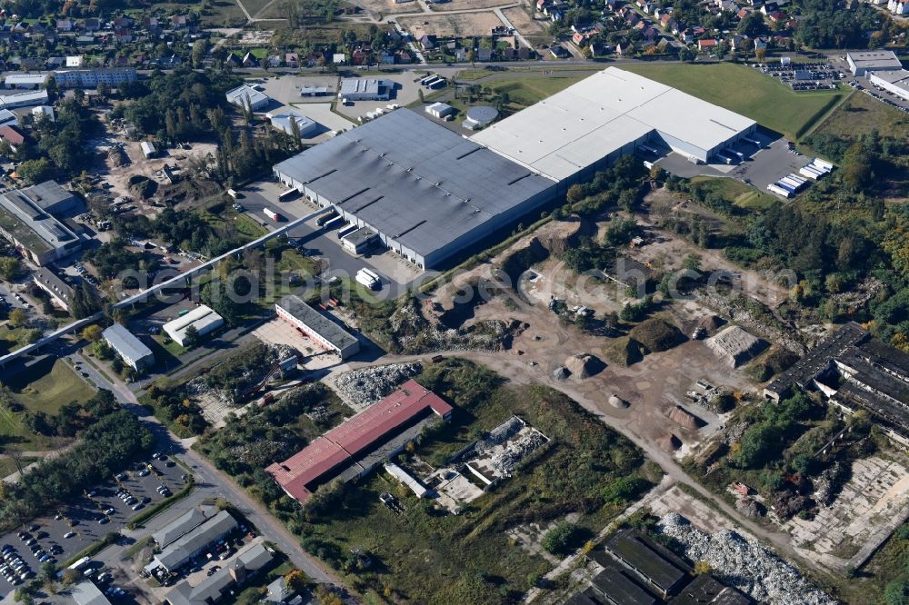 Aerial photograph Fürstenwalde/Spree - Industrial and commercial area of R F L Reifen-Felgen-Logistik Speditions- und Lager GmbH on Traenkestrasse - Langewahler Strassein Fuerstenwalde/Spree in the state Brandenburg