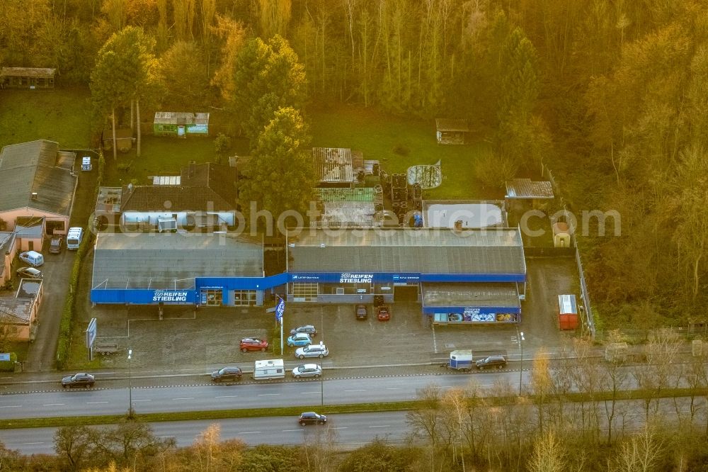 Bottrop from the bird's eye view: Company grounds and facilities of Reifen Stiebling GmbH in the district Stadtmitte in Bottrop at Ruhrgebiet in the state North Rhine-Westphalia, Germany