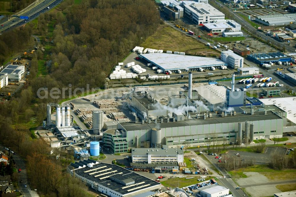 Aerial image Aschaffenburg - Company premises of the DS Smith with halls, company administrations and production facilities in Aschaffenburg in the state Bavaria, Germany