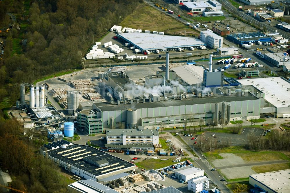 Aerial photograph Aschaffenburg - Company premises of the DS Smith with halls, company administrations and production facilities in Aschaffenburg in the state Bavaria, Germany