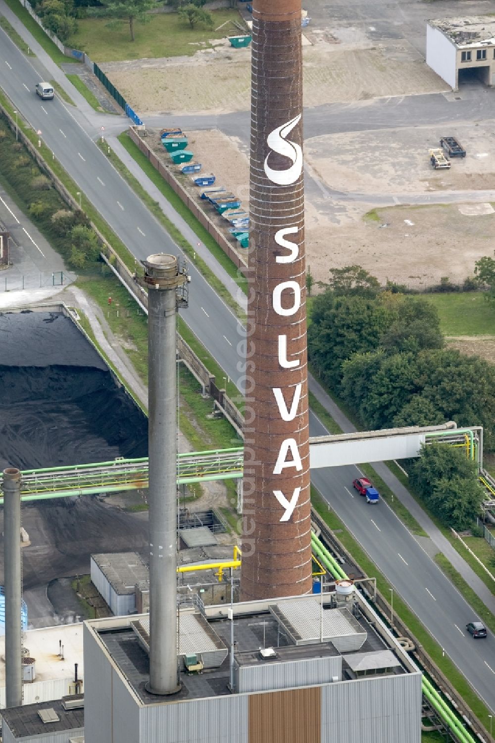 Aerial photograph Rheinberg - Premises of Solvaywerke in Rheinberg on the Lower Rhine in North Rhine-Westphalia