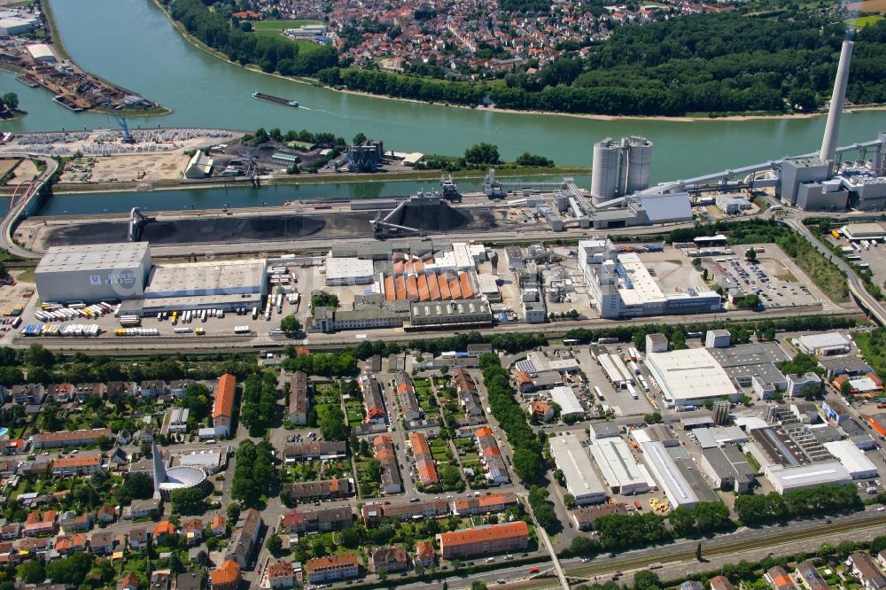 Mannheim from the bird's eye view: Company grounds and facilities of Unilever Deutschland Produktions GmbH & Co oHG in the district Rheinau in Mannheim in the state Baden-Wuerttemberg, Germany