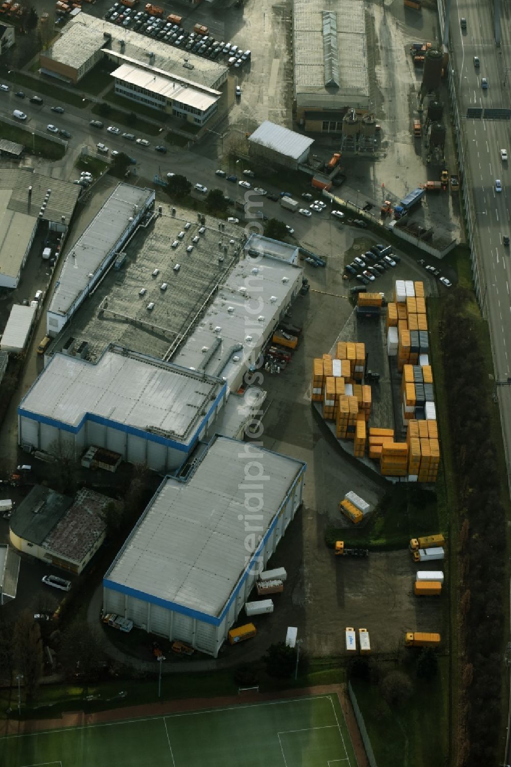 Aerial photograph Berlin - Company grounds and facilities of Zapf Umzuege on Nobelstrasse in Berlin in Germany