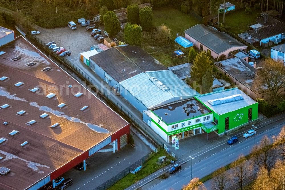 Aerial photograph Bottrop - Company premises of the Zweirad-Center Rueck GmbH with halls, company buildings and production facilities on Suedring in the district Stadtmitte in Bottrop in the Ruhr area in the state North Rhine-Westphalia, Germany