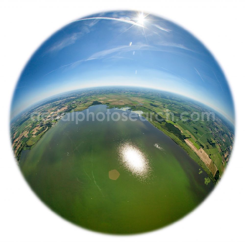 Hüde from above - Fish-eye view of the lake Dümmer / Dümmersee at Hüde in Lower Saxony