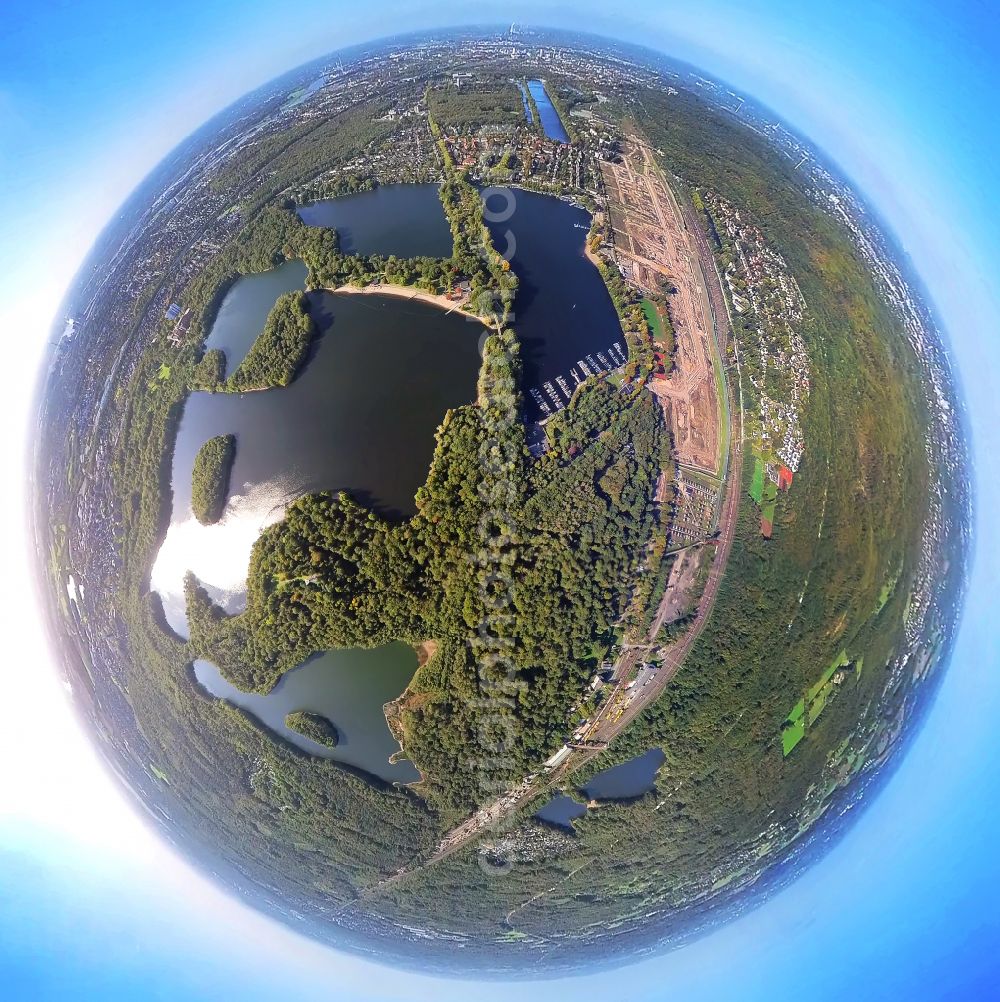 Aerial photograph Duisburg - Fisheye perspective waterfront landscape on the lake Sechs-Seen-Platte in the district Wedau in Duisburg at Ruhrgebiet in the state North Rhine-Westphalia, Germany