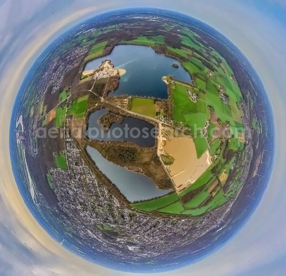 Aerial photograph Voerde (Niederrhein) - Fisheye perspective tendering lake and open-air swimming pool Strandbad Tenderingssee in Voerde (Niederrhein) in North Rhine-Westphalia - NRW, Germany