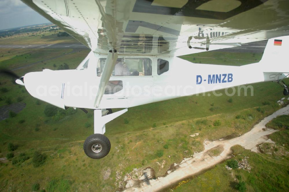 Werneuchen from the bird's eye view: Fisheye-Perspektive auf das Ultraleichtflugzeug WT-01 der Agentur bei einem Flug in der Nähe des Flugplatzes Werneuchen.