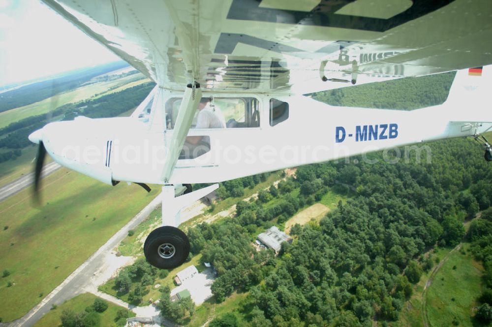 Werneuchen from above - Fisheye-Perspektive auf das Ultraleichtflugzeug WT-01 der Agentur bei einem Flug in der Nähe des Flugplatzes Werneuchen.