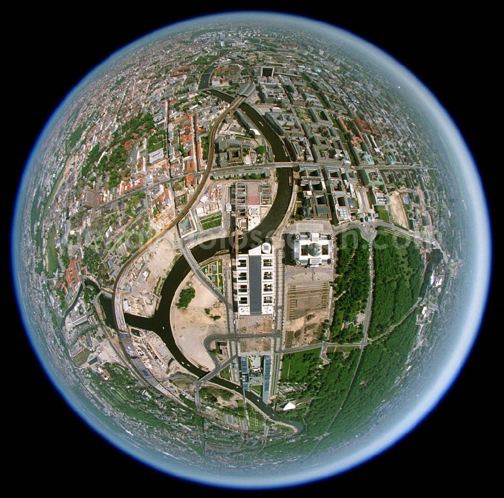 Aerial photograph Berlin - Fisheye- Vogelperspektive auf das Gelände des Berliner Regierungsviertels an der Spree im Tiergarten mit dem Reichstag und den Bundesbauten sowie dem Berliner Hauptbahnhof.