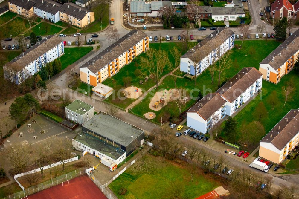 Aerial image Mülheim an der Ruhr - Refugee and asylum seekers facilities in the sports hall Lehnerstrasse in Muelheim on the Ruhr in the state of North Rhine-Westphalia