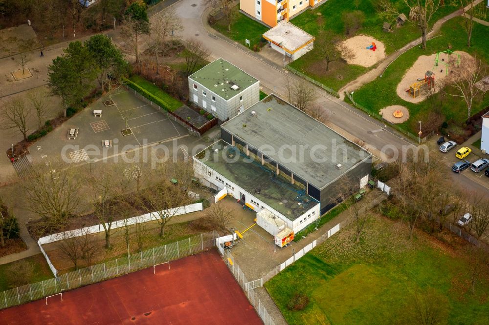 Aerial photograph Mülheim an der Ruhr - Refugee and asylum seekers facilities in the sports hall Lehnerstrasse in Muelheim on the Ruhr in the state of North Rhine-Westphalia