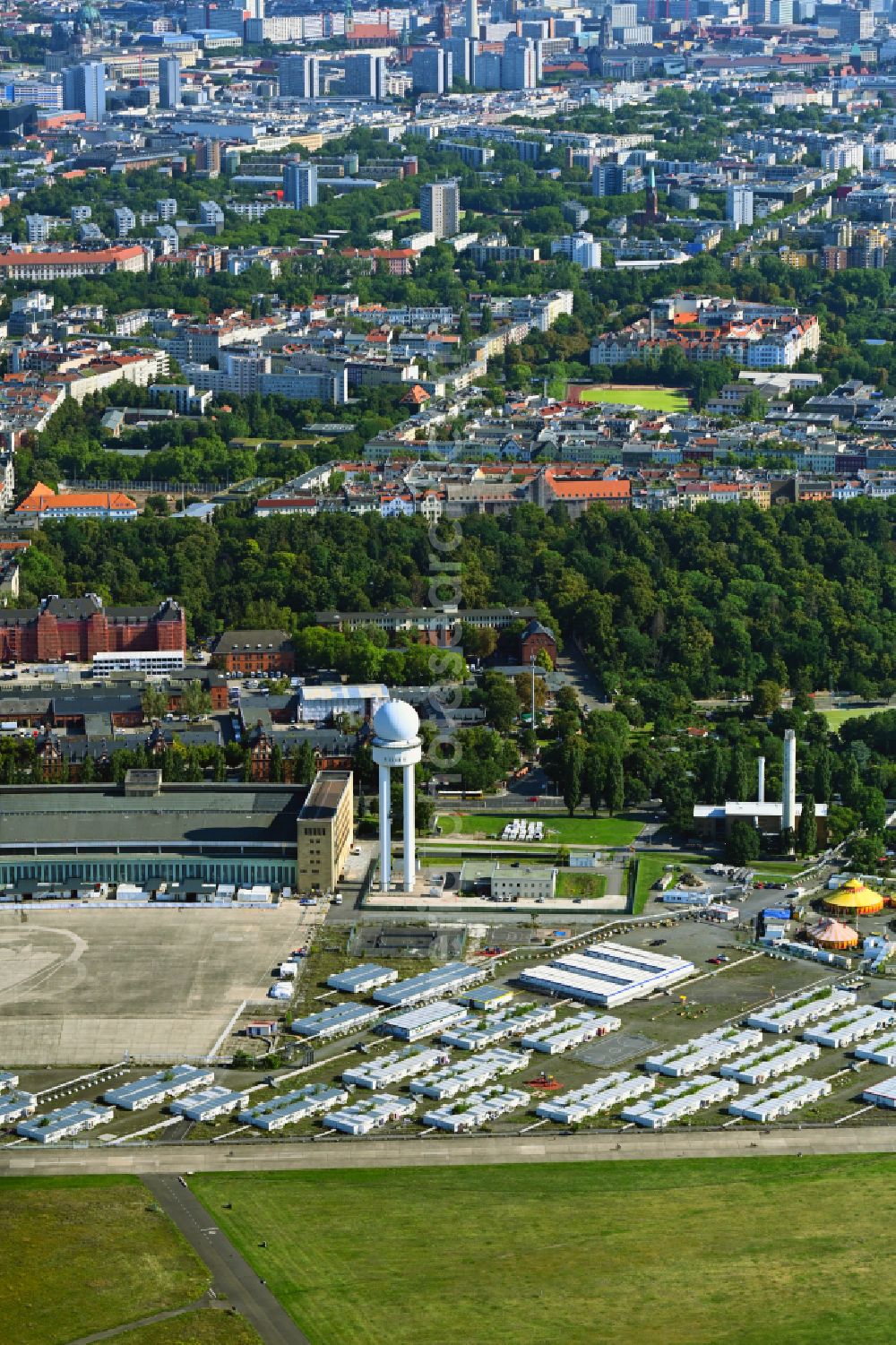 Aerial image Berlin - Container settlement as temporary shelter and reception center for refugees on Columbiadamm in the district Tempelhof in Berlin, Germany