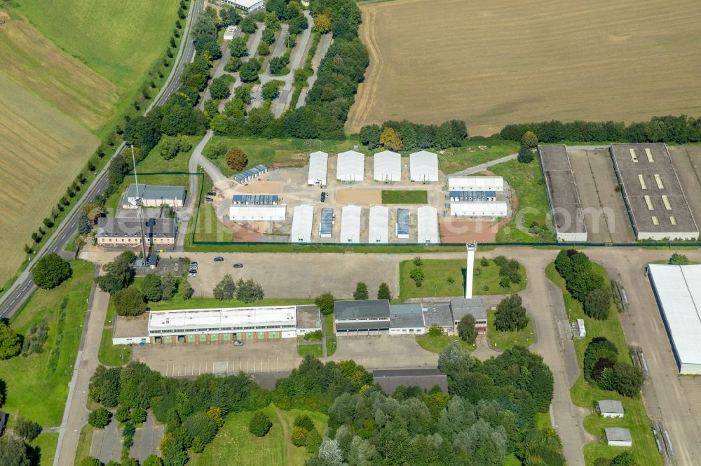 Aerial photograph Düsseldorf - Container settlement as temporary shelter and reception center for refugees along the Knittkuhler Str. in Bergischen Viertel in Duesseldorf in the state North Rhine-Westphalia, Germany