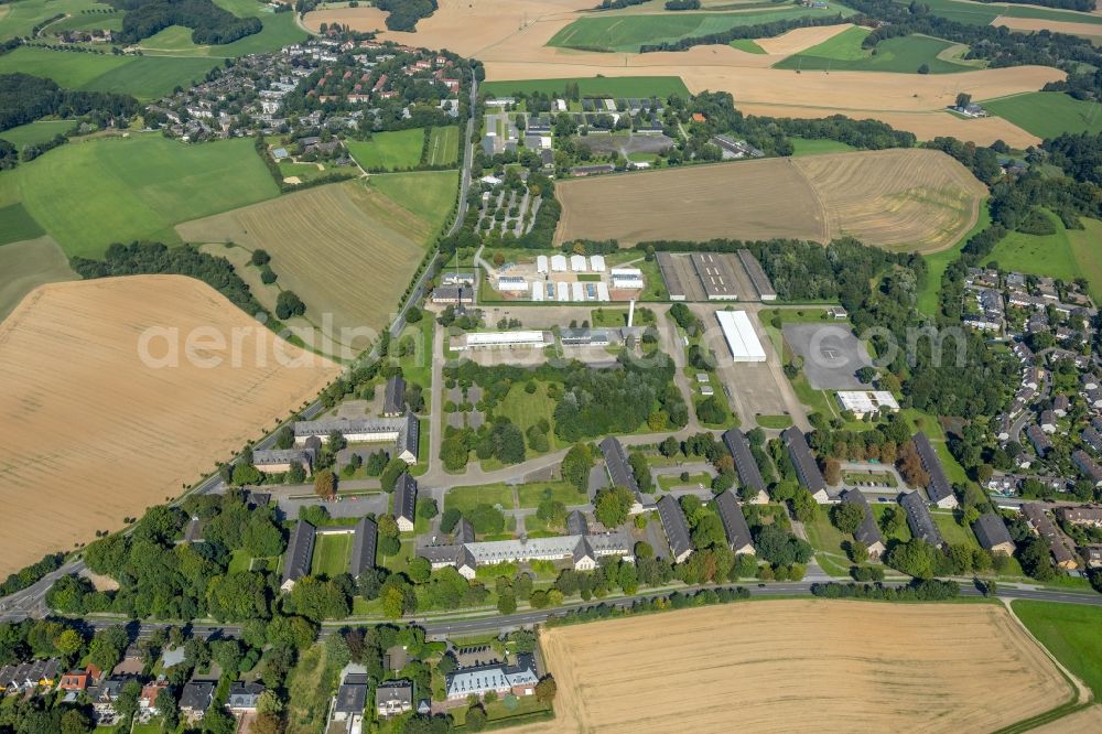 Aerial photograph Düsseldorf - Container settlement as temporary shelter and reception center for refugees along the Knittkuhler Str. in Bergischen Viertel in Duesseldorf in the state North Rhine-Westphalia, Germany