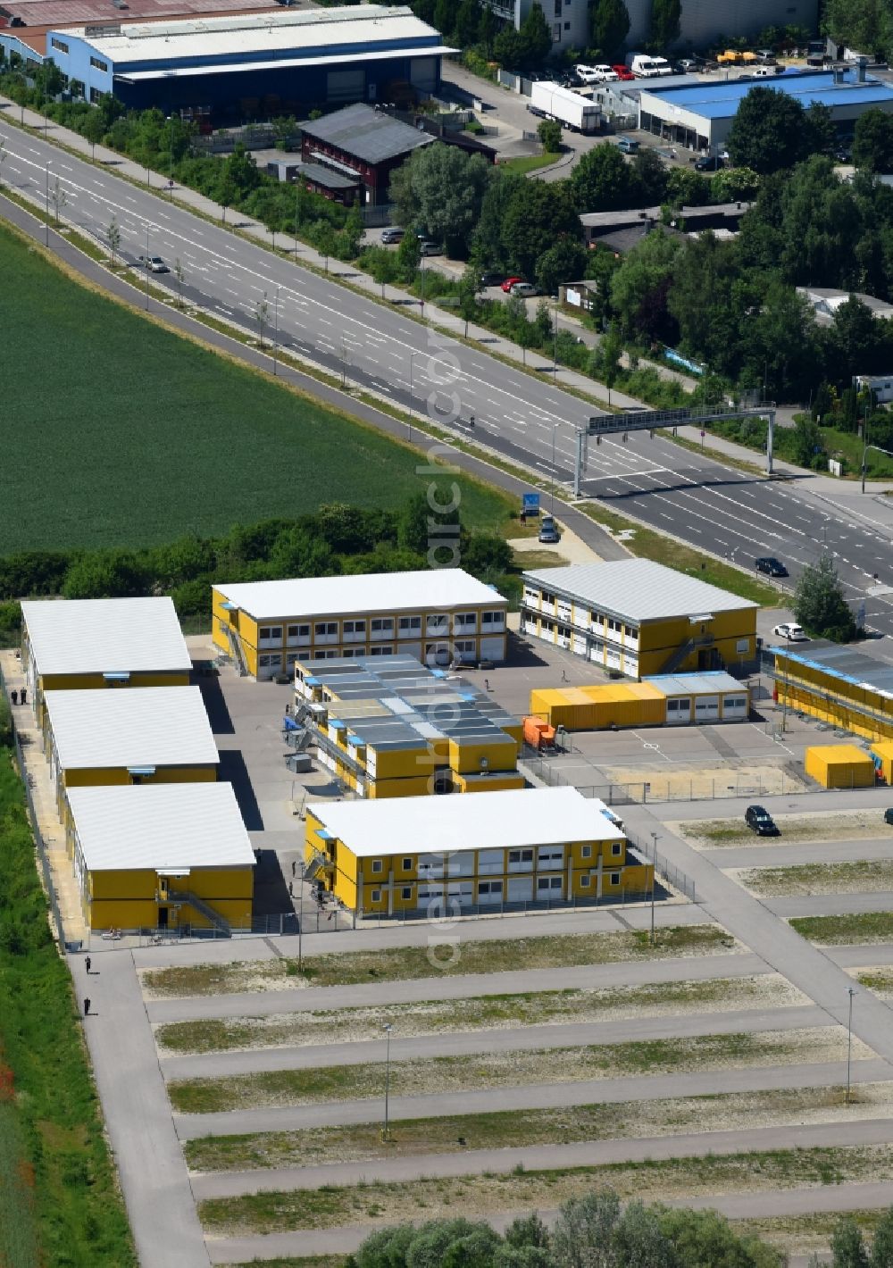 Ingolstadt from the bird's eye view: Container settlement as temporary shelter and reception center for refugees along the Manchinger Strasse in Ingolstadt in the state Bavaria, Germany