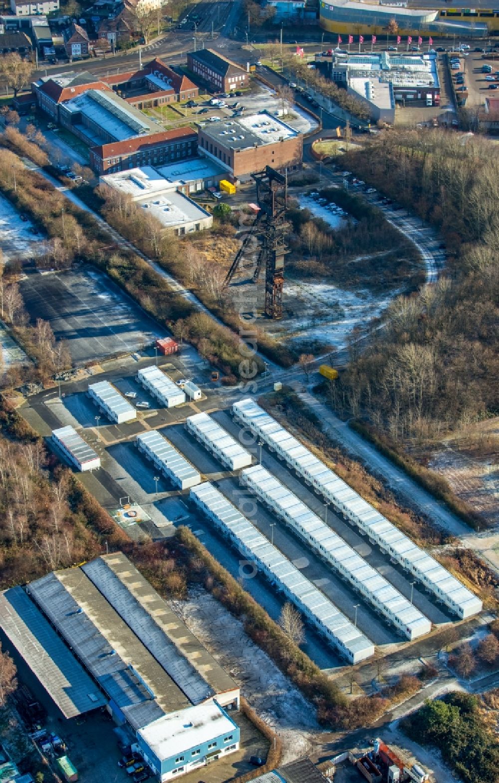 Aerial photograph Bochum - Refugee's home and asylum lodging container settlement as a temporary accommodation and admission camp on the area of the former bill Holland in the district of Wattenscheid in Bochum in the federal state North Rhine-Westphalia