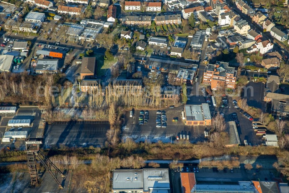 Bochum from the bird's eye view: Refugee's home and asylum lodging container settlement as a temporary accommodation and admission camp on the area of the former bill Holland in the district of Wattenscheid in Bochum in the federal state North Rhine-Westphalia