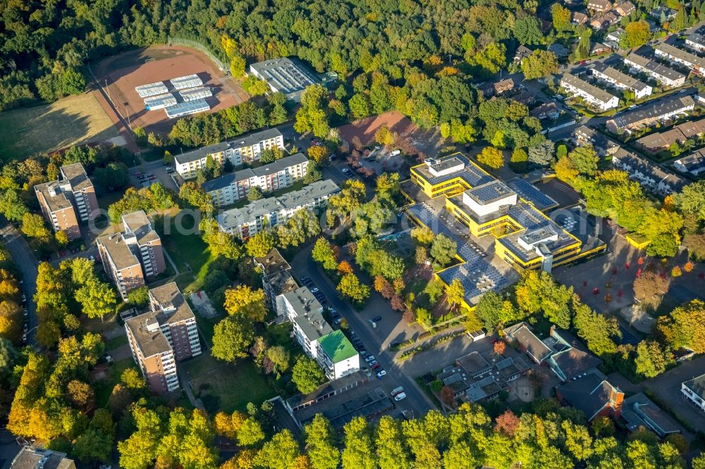 Gladbeck from above - Container settlement as temporary shelter and reception center for refugees at the sports ground of the Ingeborg Drewitz Gesamtschule in Gladbeck in the state North Rhine-Westphalia