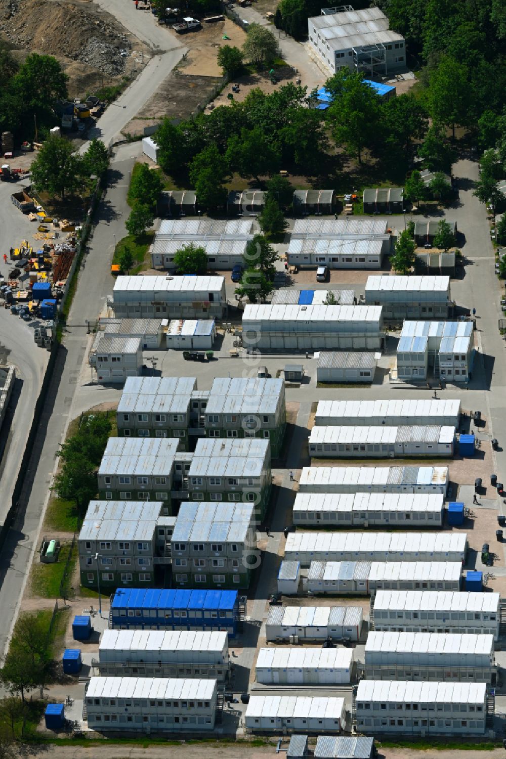 Aerial image Hamburg - Container settlement as temporary shelter and reception center for refugees on street Schnackenburgallee in the district Bahrenfeld in Hamburg, Germany