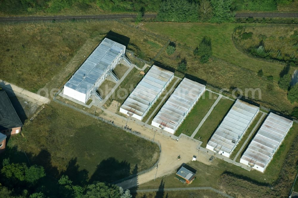 Lüneburg from the bird's eye view: Container settlement as temporary shelter and reception center for refugees Haecklinger Weg in Lueneburg in the state Lower Saxony