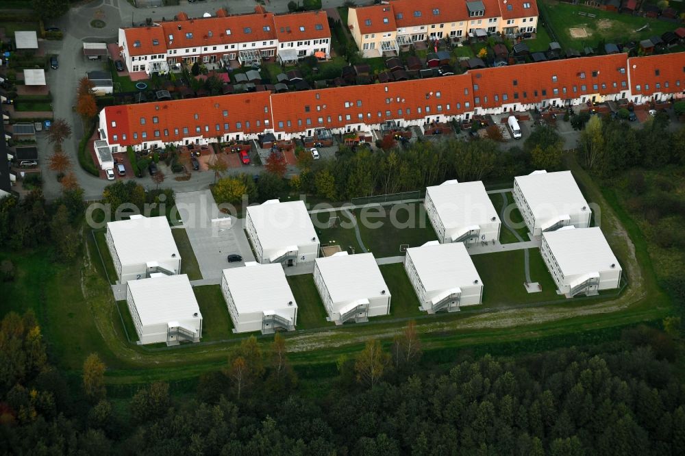 Bremen from the bird's eye view: Container settlement as temporary shelter and reception center for refugees on Marie-Mindermann-Strasse in the district Obervieland in Bremen, Germany