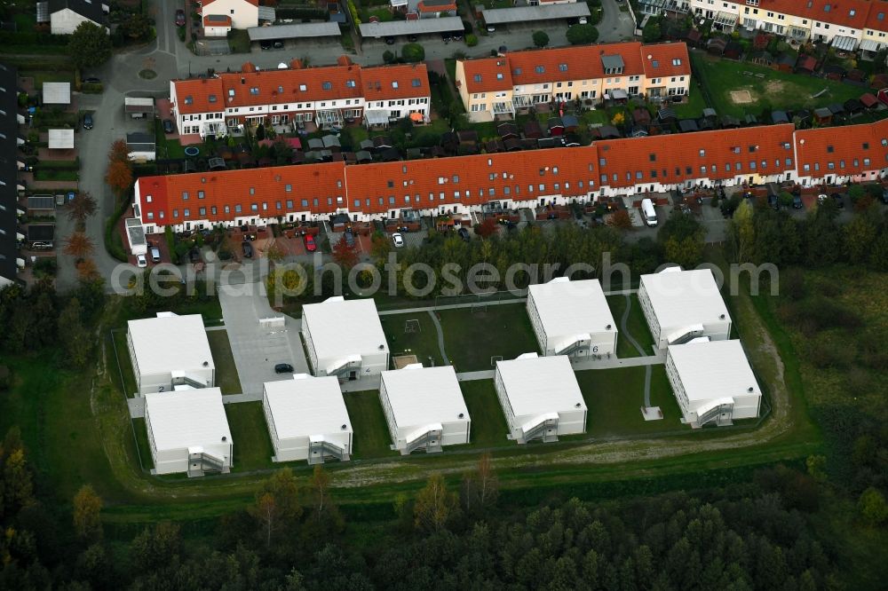 Aerial image Bremen - Container settlement as temporary shelter and reception center for refugees on Marie-Mindermann-Strasse in the district Obervieland in Bremen, Germany